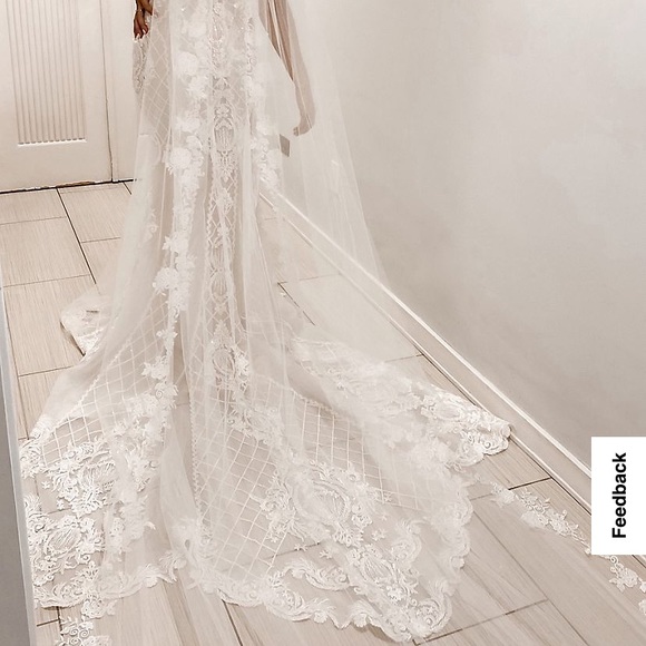 Brand New David’s Bridal Beaded Scroll and Lace Mermaid Wedding Dress Size 4 - Picture 2 of 16